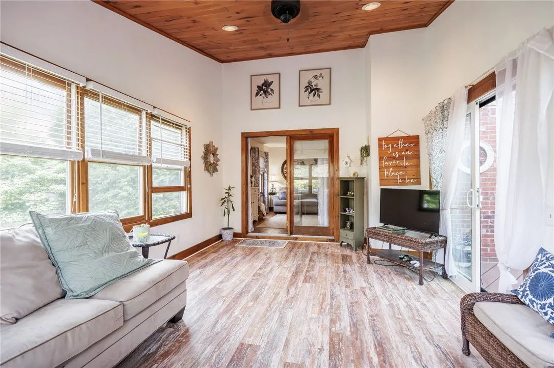 75 Pinebrook Drive, Greece, New York 14616, Greece, New York 14616, 3 Bedrooms Bedrooms, 8 Rooms Rooms,2 BathroomsBathrooms,Residential,Closed,75 Pinebrook Drive, Greece, New York 14616,R1611267