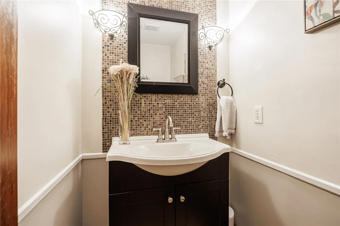 75 Pinebrook Drive, Greece, New York 14616, Greece, New York 14616, 3 Bedrooms Bedrooms, 8 Rooms Rooms,2 BathroomsBathrooms,Residential,Closed,75 Pinebrook Drive, Greece, New York 14616,R1611267