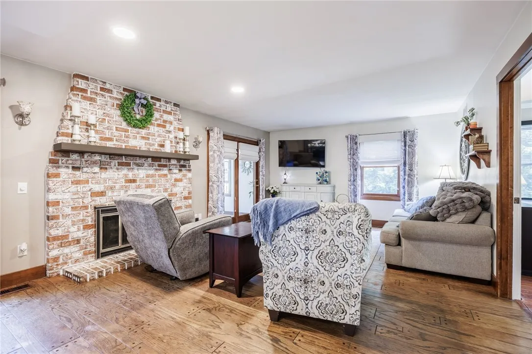 75 Pinebrook Drive, Greece, New York 14616, Greece, New York 14616, 3 Bedrooms Bedrooms, 8 Rooms Rooms,2 BathroomsBathrooms,Residential,Closed,75 Pinebrook Drive, Greece, New York 14616,R1611267