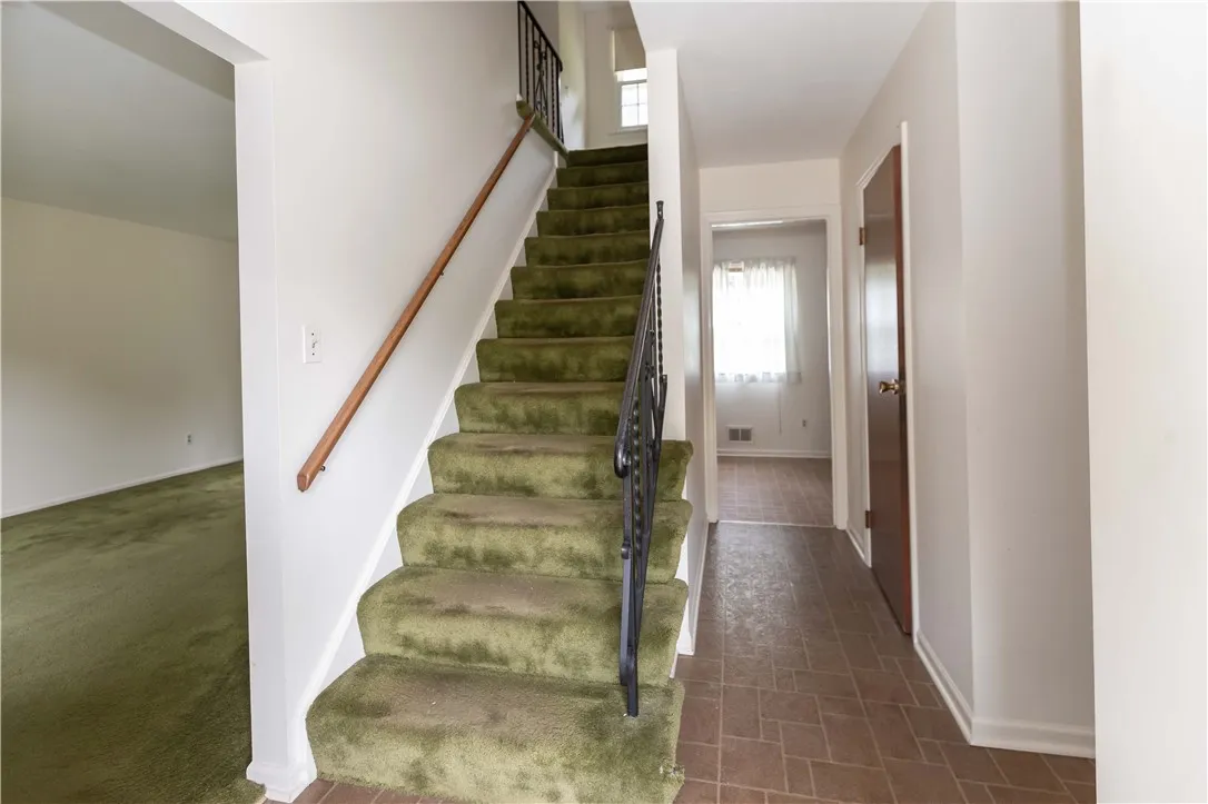 79 Old Post Road, Perinton, New York 14450, Perinton, New York 14450, 3 Bedrooms Bedrooms, 7 Rooms Rooms,1 BathroomBathrooms,Residential,Closed,79 Old Post Road, Perinton, New York 14450,R1612279