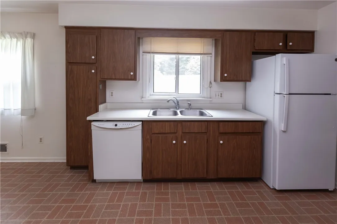 79 Old Post Road, Perinton, New York 14450, Perinton, New York 14450, 3 Bedrooms Bedrooms, 7 Rooms Rooms,1 BathroomBathrooms,Residential,Closed,79 Old Post Road, Perinton, New York 14450,R1612279
