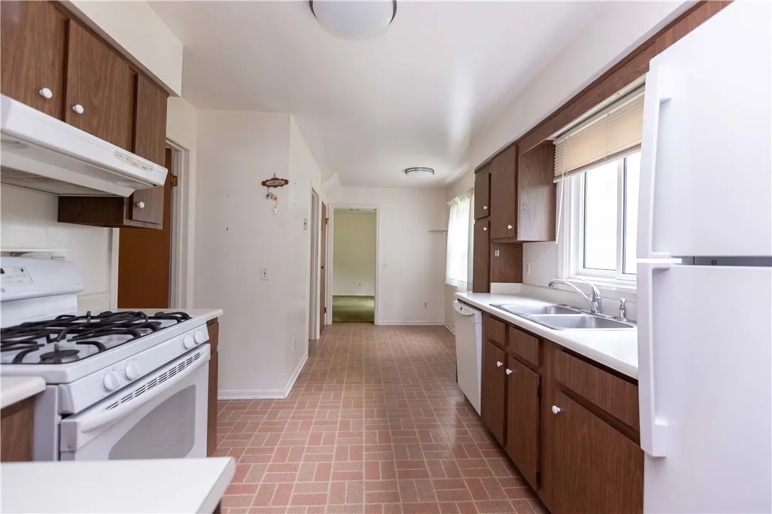 79 Old Post Road, Perinton, New York 14450, Perinton, New York 14450, 3 Bedrooms Bedrooms, 7 Rooms Rooms,1 BathroomBathrooms,Residential,Closed,79 Old Post Road, Perinton, New York 14450,R1612279