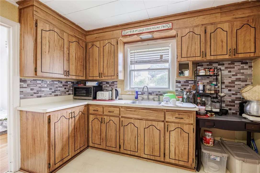 12 Queensboro Road, Irondequoit, New York 14609, Irondequoit, New York 14609, 2 Bedrooms Bedrooms, 6 Rooms Rooms,1 BathroomBathrooms,Residential,Closed,12 Queensboro Road, Irondequoit, New York 14609,R1611656