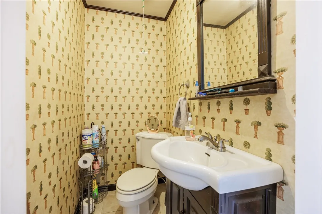 12 Queensboro Road, Irondequoit, New York 14609, Irondequoit, New York 14609, 2 Bedrooms Bedrooms, 6 Rooms Rooms,1 BathroomBathrooms,Residential,Closed,12 Queensboro Road, Irondequoit, New York 14609,R1611656