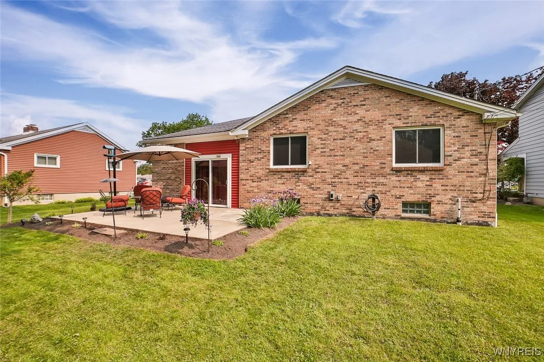 233 Saint Jude, West Seneca, New York 14224, West Seneca, New York 14224, 2 Bedrooms Bedrooms, 4 Rooms Rooms,1 BathroomBathrooms,Residential,Closed,233 Saint Jude, West Seneca, New York 14224,B1611111