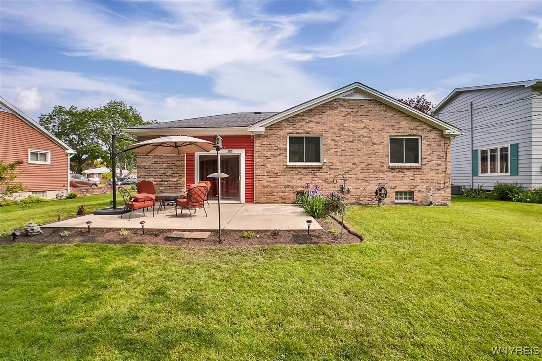 233 Saint Jude, West Seneca, New York 14224, West Seneca, New York 14224, 2 Bedrooms Bedrooms, 4 Rooms Rooms,1 BathroomBathrooms,Residential,Closed,233 Saint Jude, West Seneca, New York 14224,B1611111