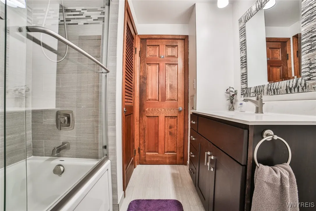 233 Saint Jude, West Seneca, New York 14224, West Seneca, New York 14224, 2 Bedrooms Bedrooms, 4 Rooms Rooms,1 BathroomBathrooms,Residential,Closed,233 Saint Jude, West Seneca, New York 14224,B1611111