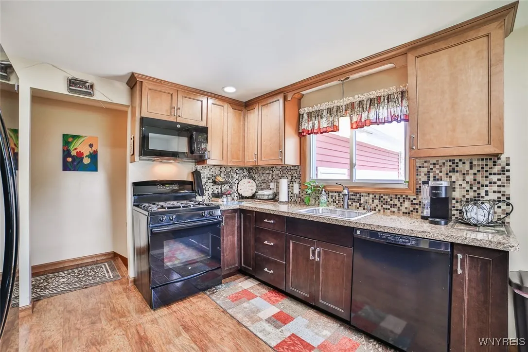 233 Saint Jude, West Seneca, New York 14224, West Seneca, New York 14224, 2 Bedrooms Bedrooms, 4 Rooms Rooms,1 BathroomBathrooms,Residential,Closed,233 Saint Jude, West Seneca, New York 14224,B1611111