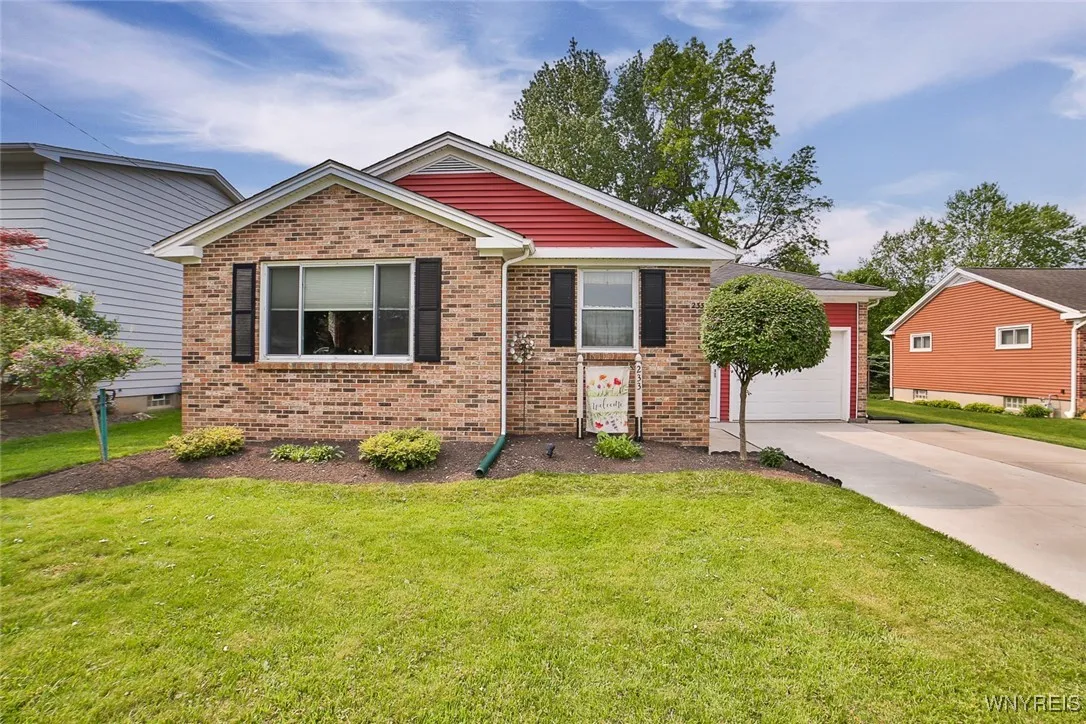 233 Saint Jude, West Seneca, New York 14224, West Seneca, New York 14224, 2 Bedrooms Bedrooms, 4 Rooms Rooms,1 BathroomBathrooms,Residential,Closed,233 Saint Jude, West Seneca, New York 14224,B1611111