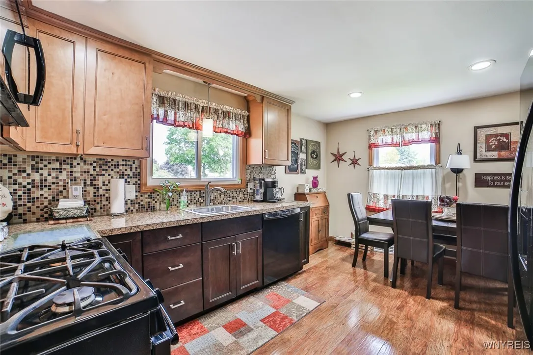 233 Saint Jude, West Seneca, New York 14224, West Seneca, New York 14224, 2 Bedrooms Bedrooms, 4 Rooms Rooms,1 BathroomBathrooms,Residential,Closed,233 Saint Jude, West Seneca, New York 14224,B1611111