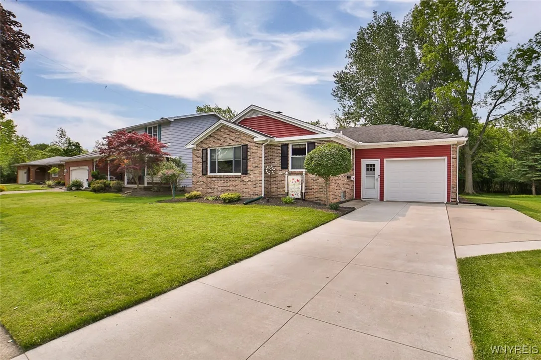 233 Saint Jude, West Seneca, New York 14224, West Seneca, New York 14224, 2 Bedrooms Bedrooms, 4 Rooms Rooms,1 BathroomBathrooms,Residential,Closed,233 Saint Jude, West Seneca, New York 14224,B1611111