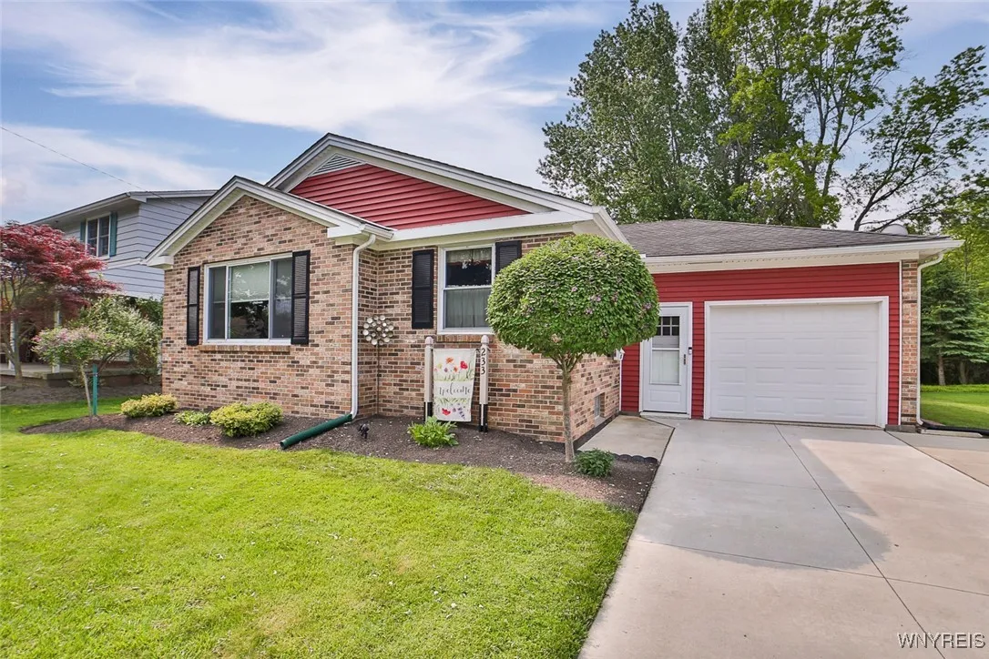 233 Saint Jude, West Seneca, New York 14224, West Seneca, New York 14224, 2 Bedrooms Bedrooms, 4 Rooms Rooms,1 BathroomBathrooms,Residential,Closed,233 Saint Jude, West Seneca, New York 14224,B1611111