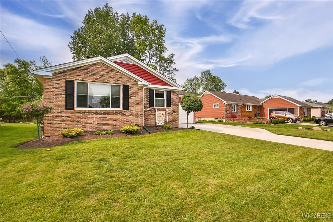 233 Saint Jude, West Seneca, New York 14224, West Seneca, New York 14224, 2 Bedrooms Bedrooms, 4 Rooms Rooms,1 BathroomBathrooms,Residential,Closed,233 Saint Jude, West Seneca, New York 14224,B1611111