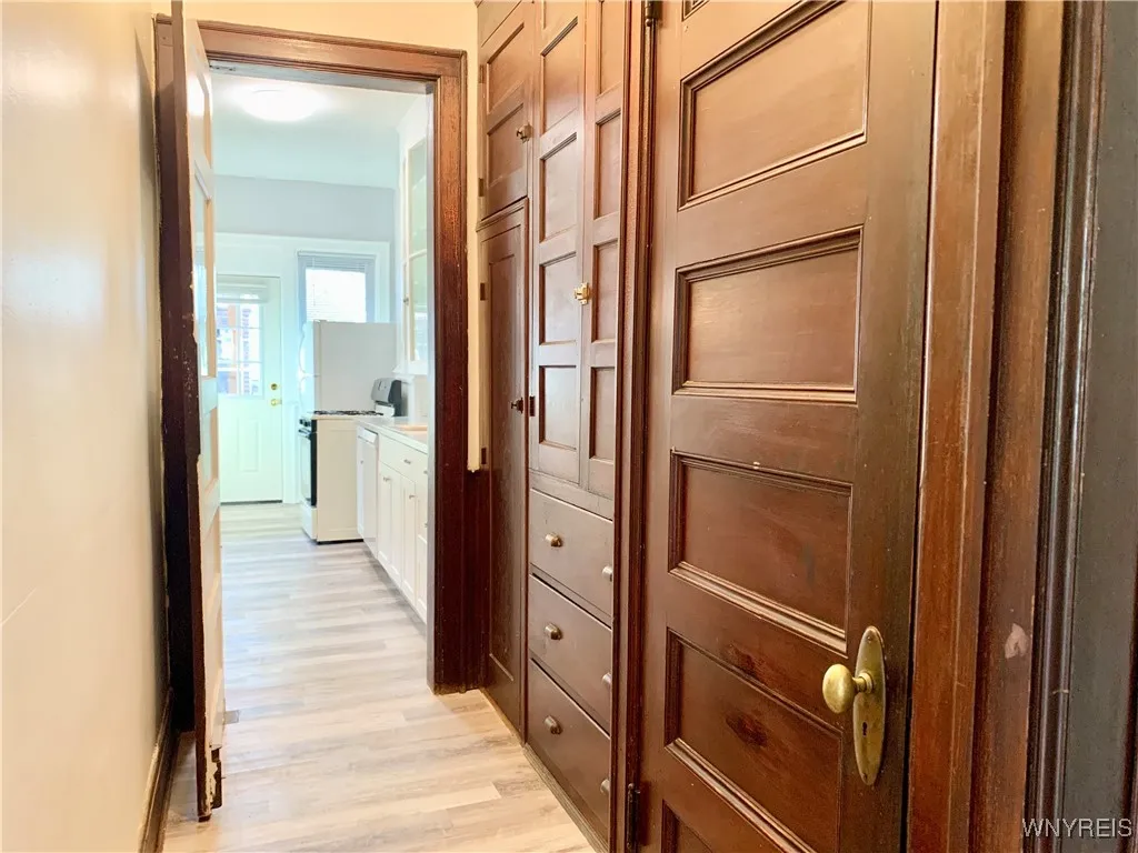 242 Bryant Street 4b, Buffalo, New York 14222, Buffalo, New York 14222, 2 Bedrooms Bedrooms, 5 Rooms Rooms,1 BathroomBathrooms,Residential Lease,Closed,242 Bryant Street 4b, Buffalo, New York 14222,B1612370