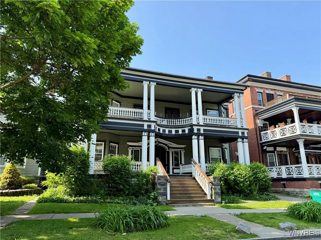 242 Bryant Street 4b, Buffalo, New York 14222, Buffalo, New York 14222, 2 Bedrooms Bedrooms, 5 Rooms Rooms,1 BathroomBathrooms,Residential Lease,Closed,242 Bryant Street 4b, Buffalo, New York 14222,B1612370