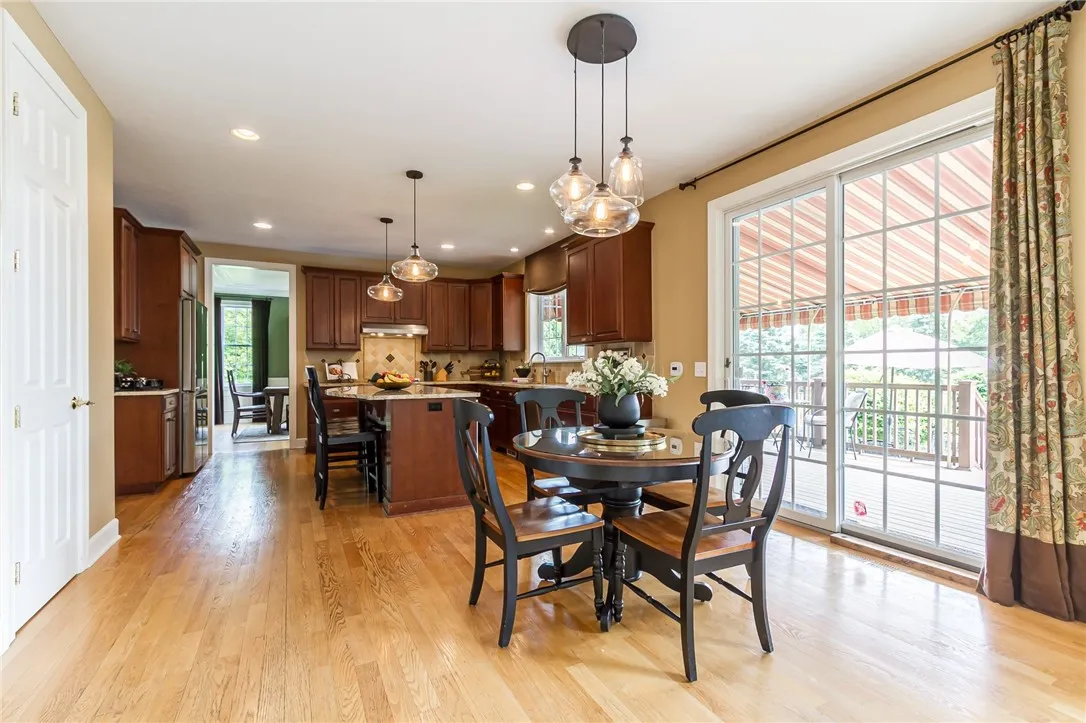 Eat-in kitchen w/sliders to pool