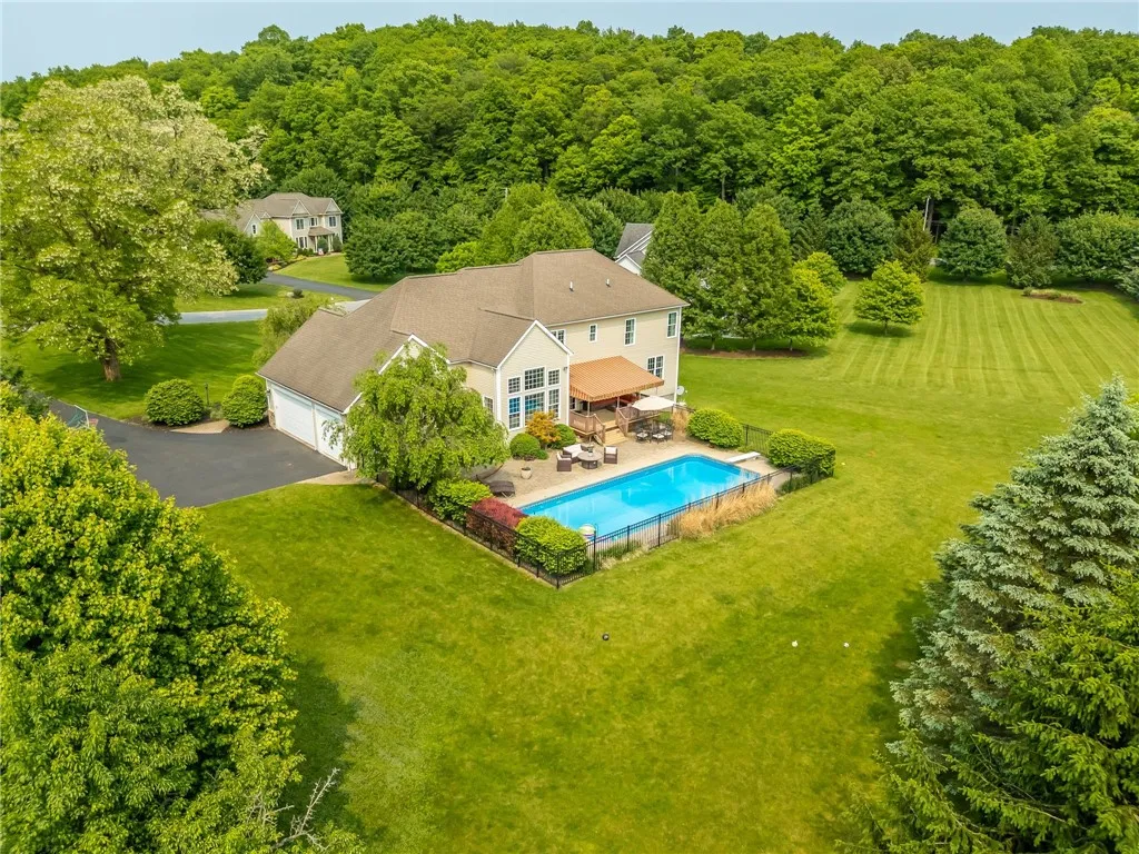 6305 Candlelight Run, Victor, New York 14564, Victor, New York 14564, 4 Bedrooms Bedrooms, 10 Rooms Rooms,3 BathroomsBathrooms,Residential,Closed,6305 Candlelight Run, Victor, New York 14564,R1609910