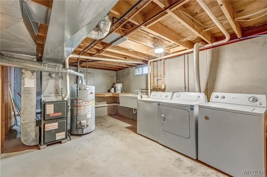 4965 Roseview Avenue, Hamburg, New York 14219, Hamburg, New York 14219, 3 Bedrooms Bedrooms, 8 Rooms Rooms,2 BathroomsBathrooms,Residential,Closed,4965 Roseview Avenue, Hamburg, New York 14219,B1612619