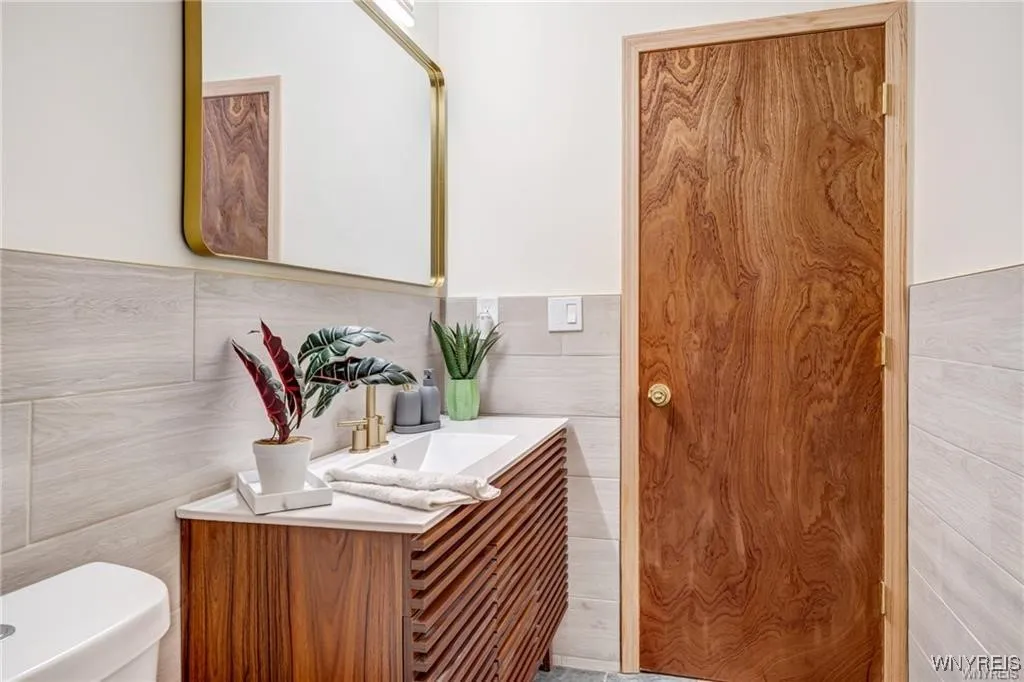 4965 Roseview Avenue, Hamburg, New York 14219, Hamburg, New York 14219, 3 Bedrooms Bedrooms, 8 Rooms Rooms,2 BathroomsBathrooms,Residential,Closed,4965 Roseview Avenue, Hamburg, New York 14219,B1612619