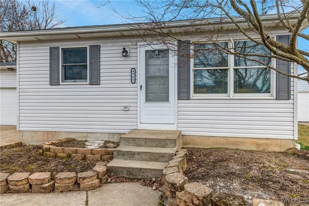 4965 Roseview Avenue, Hamburg, New York 14219, Hamburg, New York 14219, 3 Bedrooms Bedrooms, 8 Rooms Rooms,2 BathroomsBathrooms,Residential,Closed,4965 Roseview Avenue, Hamburg, New York 14219,B1612619