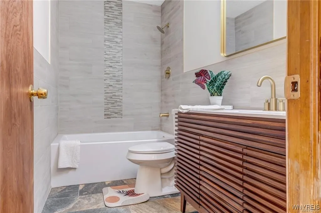 4965 Roseview Avenue, Hamburg, New York 14219, Hamburg, New York 14219, 3 Bedrooms Bedrooms, 8 Rooms Rooms,2 BathroomsBathrooms,Residential,Closed,4965 Roseview Avenue, Hamburg, New York 14219,B1612619