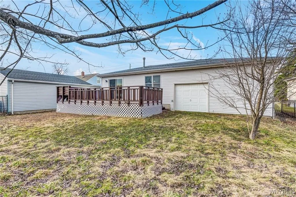 4965 Roseview Avenue, Hamburg, New York 14219, Hamburg, New York 14219, 3 Bedrooms Bedrooms, 8 Rooms Rooms,2 BathroomsBathrooms,Residential,Closed,4965 Roseview Avenue, Hamburg, New York 14219,B1612619
