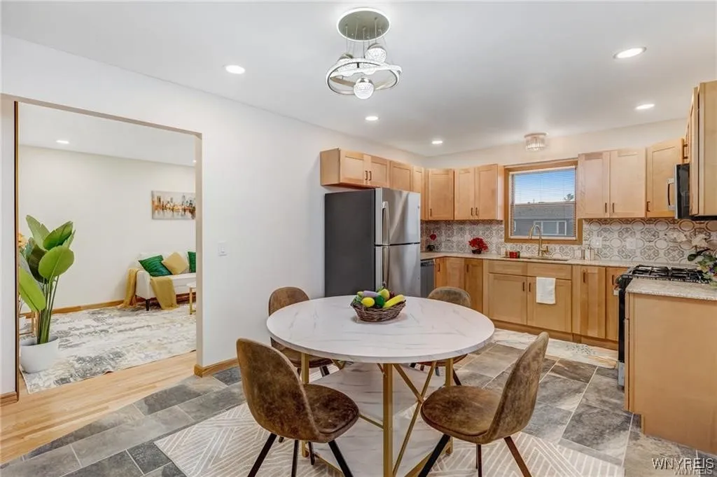 4965 Roseview Avenue, Hamburg, New York 14219, Hamburg, New York 14219, 3 Bedrooms Bedrooms, 8 Rooms Rooms,2 BathroomsBathrooms,Residential,Closed,4965 Roseview Avenue, Hamburg, New York 14219,B1612619