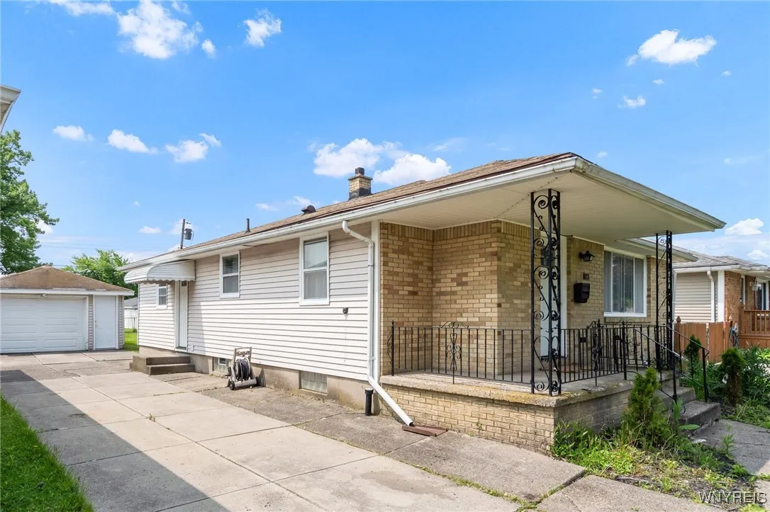 217 Oakvale Boulevard, Tonawanda-town, New York 14, Tonawanda, New York 14223, 3 Bedrooms Bedrooms, 5 Rooms Rooms,1 BathroomBathrooms,Residential,Closed,217 Oakvale Boulevard, Tonawanda-town, New York 14,0,B1610886