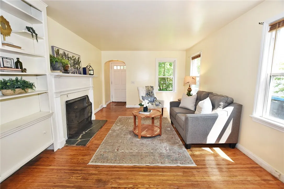 283 Cobb Terrace, Brighton, New York 14620, Brighton, New York 14620, 3 Bedrooms Bedrooms, 6 Rooms Rooms,1 BathroomBathrooms,Residential,Closed,283 Cobb Terrace, Brighton, New York 14620,R1612536