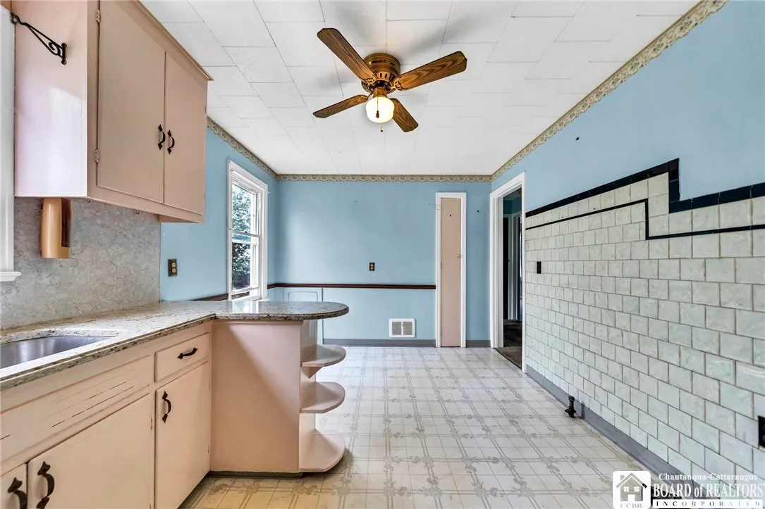 175 Cleveland Drive, Tonawanda-town, New York 1422, Tonawanda, New York 14223, 4 Bedrooms Bedrooms, 6 Rooms Rooms,1 BathroomBathrooms,Residential,Closed,175 Cleveland Drive, Tonawanda-town, New York 1422,0,R1612355