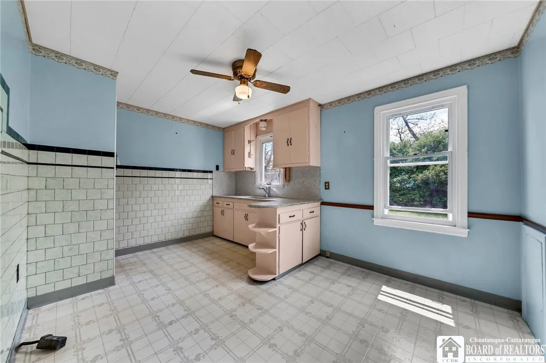 175 Cleveland Drive, Tonawanda-town, New York 1422, Tonawanda, New York 14223, 4 Bedrooms Bedrooms, 6 Rooms Rooms,1 BathroomBathrooms,Residential,Closed,175 Cleveland Drive, Tonawanda-town, New York 1422,0,R1612355