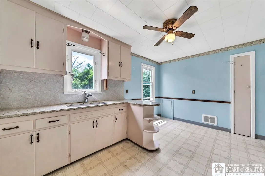 175 Cleveland Drive, Tonawanda-town, New York 1422, Tonawanda, New York 14223, 4 Bedrooms Bedrooms, 6 Rooms Rooms,1 BathroomBathrooms,Residential,Closed,175 Cleveland Drive, Tonawanda-town, New York 1422,0,R1612355
