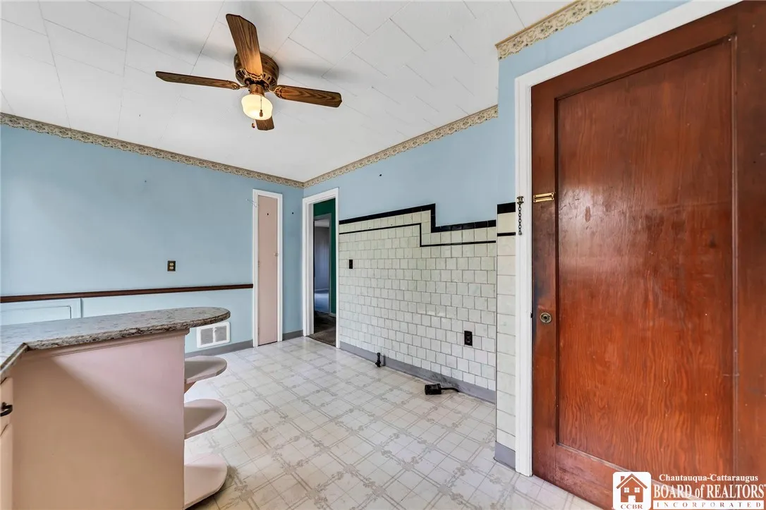 175 Cleveland Drive, Tonawanda-town, New York 1422, Tonawanda, New York 14223, 4 Bedrooms Bedrooms, 6 Rooms Rooms,1 BathroomBathrooms,Residential,Closed,175 Cleveland Drive, Tonawanda-town, New York 1422,0,R1612355
