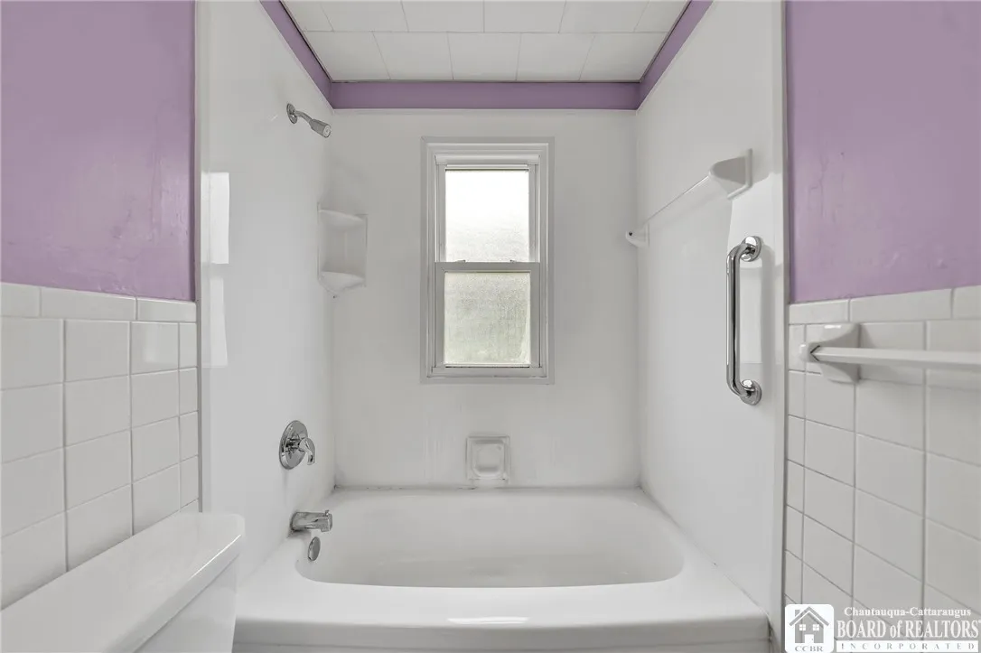 175 Cleveland Drive, Tonawanda-town, New York 1422, Tonawanda, New York 14223, 4 Bedrooms Bedrooms, 6 Rooms Rooms,1 BathroomBathrooms,Residential,Closed,175 Cleveland Drive, Tonawanda-town, New York 1422,0,R1612355