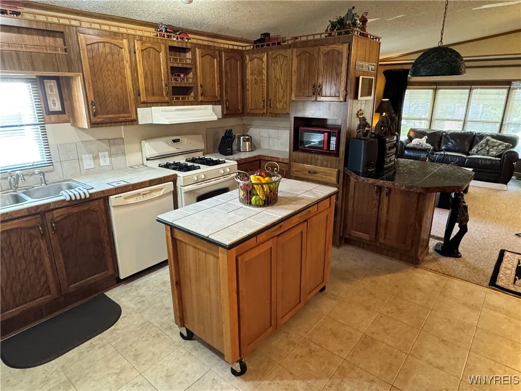 38 Foster Ridge Drive, Hamburg, New York 14075, Hamburg, New York 14075, 3 Bedrooms Bedrooms, 7 Rooms Rooms,1 BathroomBathrooms,Residential,Closed,38 Foster Ridge Drive, Hamburg, New York 14075,B1612659