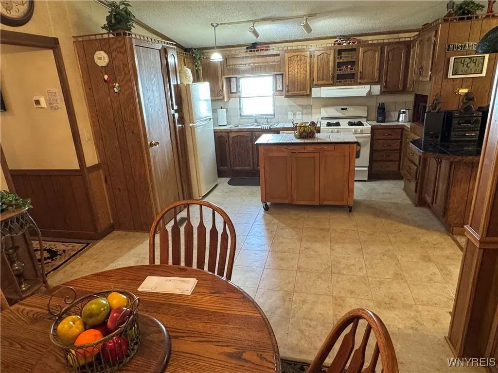 38 Foster Ridge Drive, Hamburg, New York 14075, Hamburg, New York 14075, 3 Bedrooms Bedrooms, 7 Rooms Rooms,1 BathroomBathrooms,Residential,Closed,38 Foster Ridge Drive, Hamburg, New York 14075,B1612659