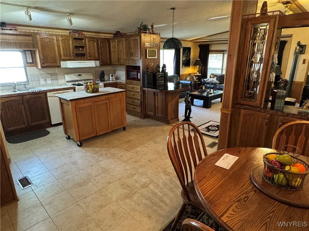 38 Foster Ridge Drive, Hamburg, New York 14075, Hamburg, New York 14075, 3 Bedrooms Bedrooms, 7 Rooms Rooms,1 BathroomBathrooms,Residential,Closed,38 Foster Ridge Drive, Hamburg, New York 14075,B1612659