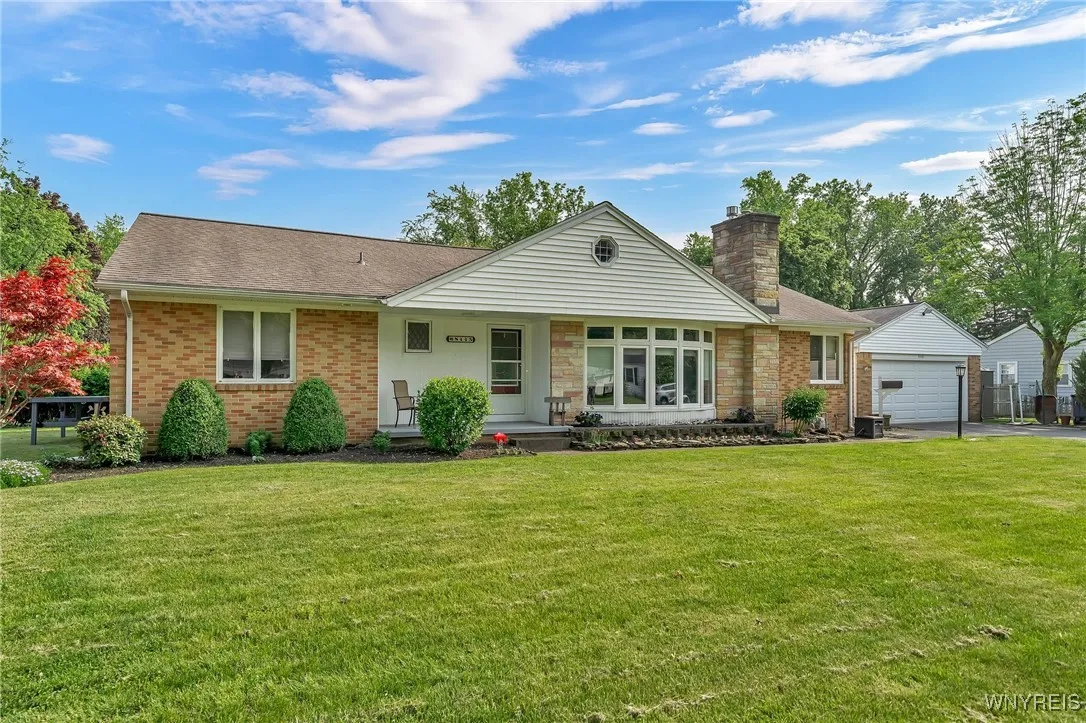8445 Ericson Drive, Clarence, New York 14221, Clarence, New York 14221, 3 Bedrooms Bedrooms, 7 Rooms Rooms,2 BathroomsBathrooms,Residential,Closed,8445 Ericson Drive, Clarence, New York 14221,B1612603