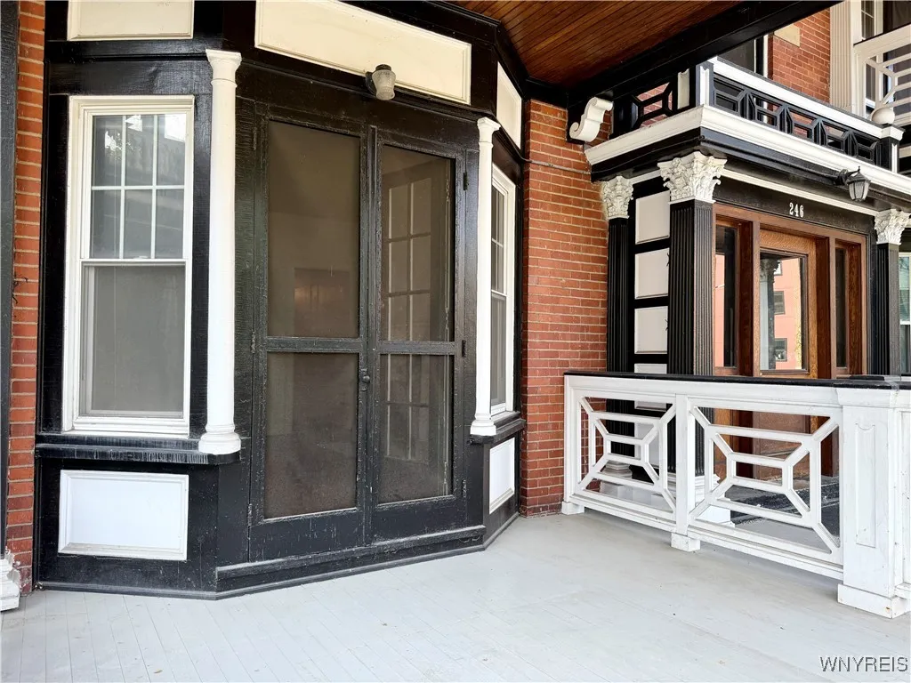 246 Bryant Street 2a, Buffalo, New York 14222, Buffalo, New York 14222, 2 Bedrooms Bedrooms, 5 Rooms Rooms,1 BathroomBathrooms,Residential Lease,Closed,246 Bryant Street 2a, Buffalo, New York 14222,B1612600