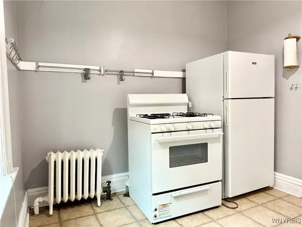246 Bryant Street 2a, Buffalo, New York 14222, Buffalo, New York 14222, 2 Bedrooms Bedrooms, 5 Rooms Rooms,1 BathroomBathrooms,Residential Lease,Closed,246 Bryant Street 2a, Buffalo, New York 14222,B1612600