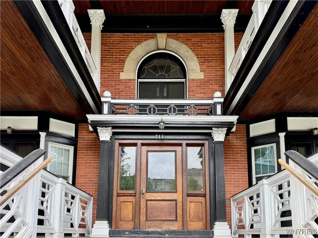 246 Bryant Street 2a, Buffalo, New York 14222, Buffalo, New York 14222, 2 Bedrooms Bedrooms, 5 Rooms Rooms,1 BathroomBathrooms,Residential Lease,Closed,246 Bryant Street 2a, Buffalo, New York 14222,B1612600