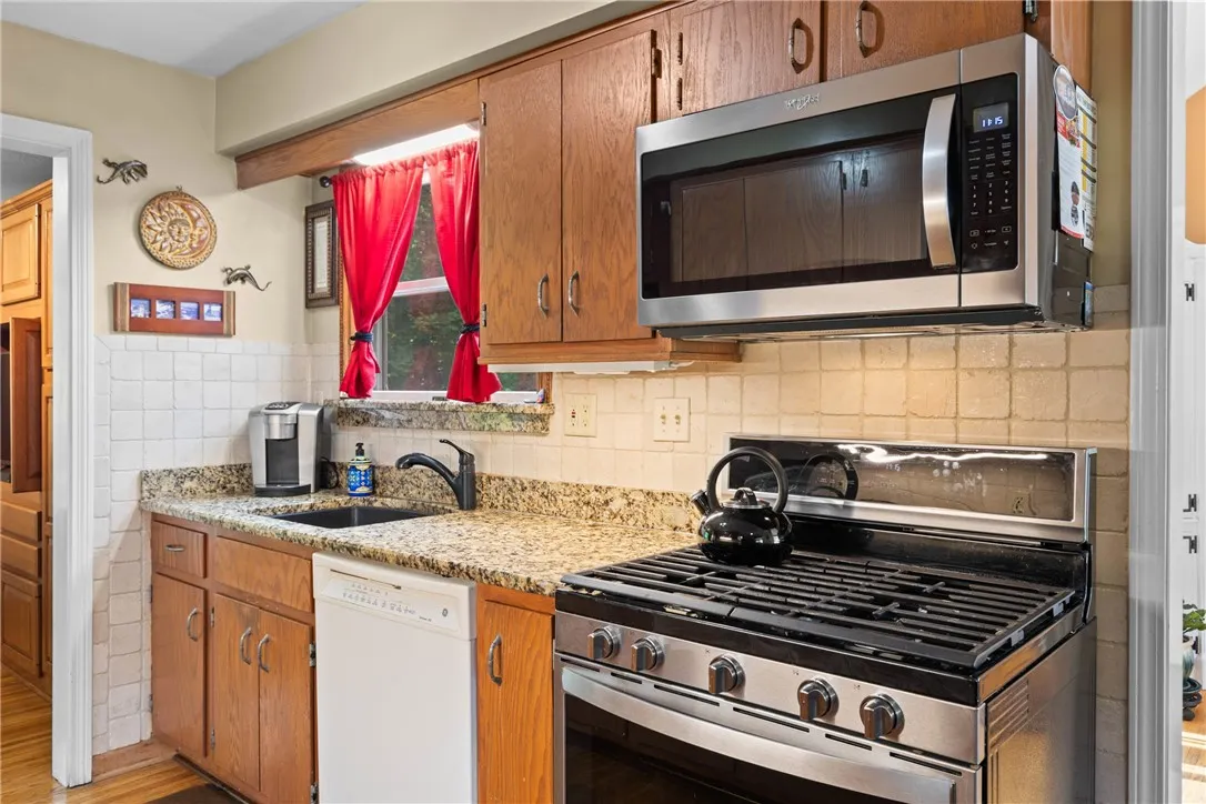 529 Backus Road, Webster, New York 14580, Webster, New York 14580, 4 Bedrooms Bedrooms, 6 Rooms Rooms,2 BathroomsBathrooms,Residential,Closed,529 Backus Road, Webster, New York 14580,R1612674