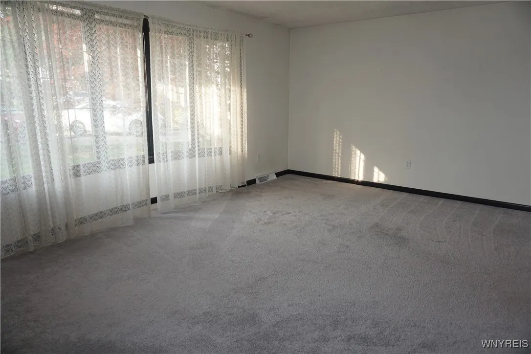 35 Hemlock Drive, West Seneca, New York 14224, West Seneca, New York 14224, 3 Bedrooms Bedrooms, 7 Rooms Rooms,1 BathroomBathrooms,Residential,Closed,35 Hemlock Drive, West Seneca, New York 14224,B1612719