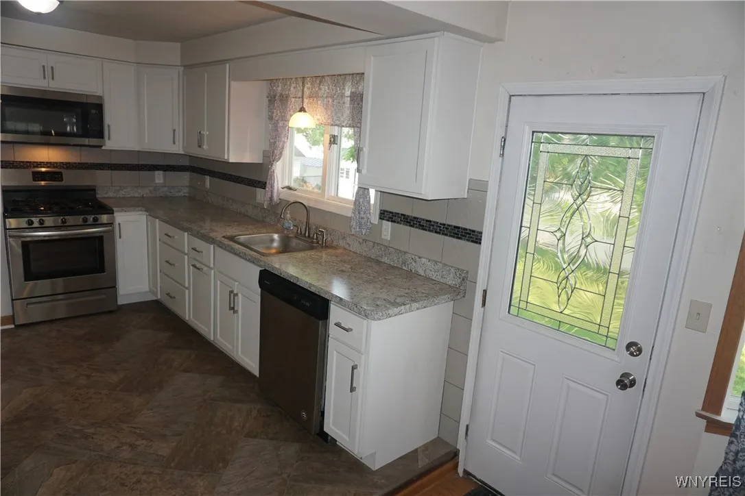 35 Hemlock Drive, West Seneca, New York 14224, West Seneca, New York 14224, 3 Bedrooms Bedrooms, 7 Rooms Rooms,1 BathroomBathrooms,Residential,Closed,35 Hemlock Drive, West Seneca, New York 14224,B1612719