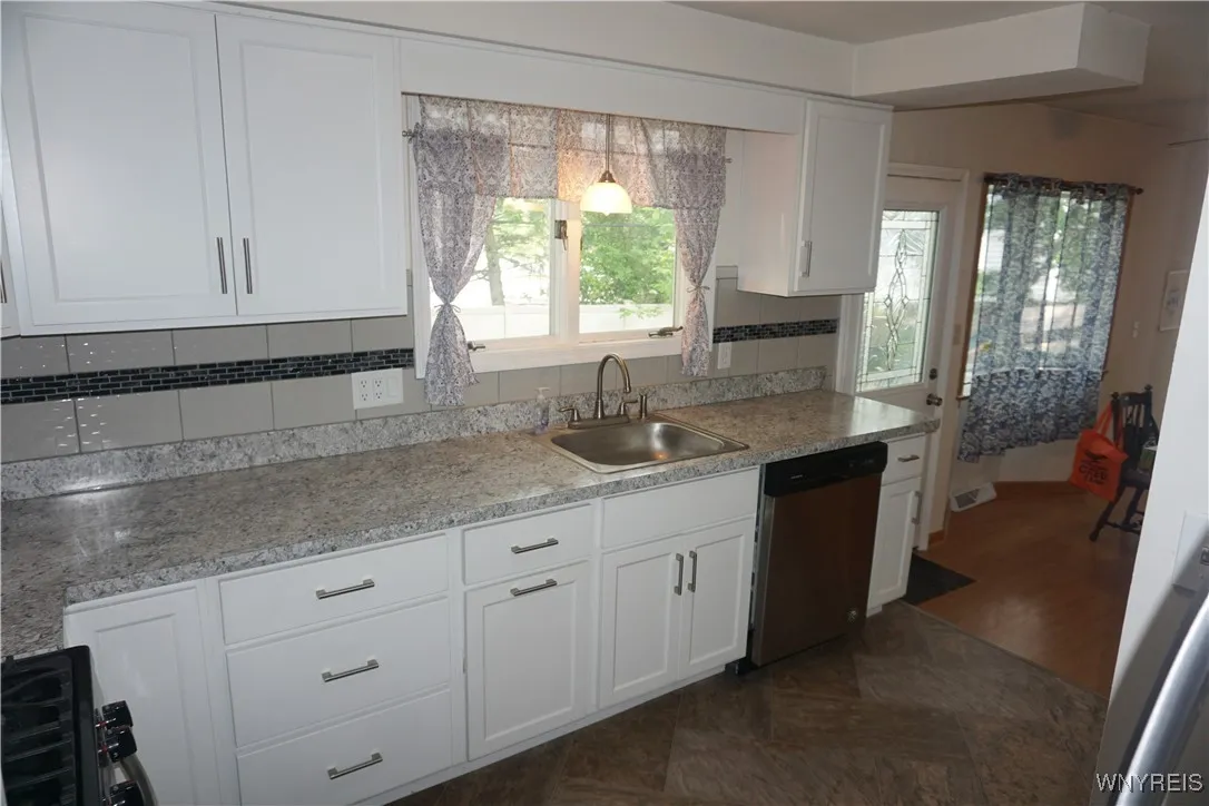 35 Hemlock Drive, West Seneca, New York 14224, West Seneca, New York 14224, 3 Bedrooms Bedrooms, 7 Rooms Rooms,1 BathroomBathrooms,Residential,Closed,35 Hemlock Drive, West Seneca, New York 14224,B1612719