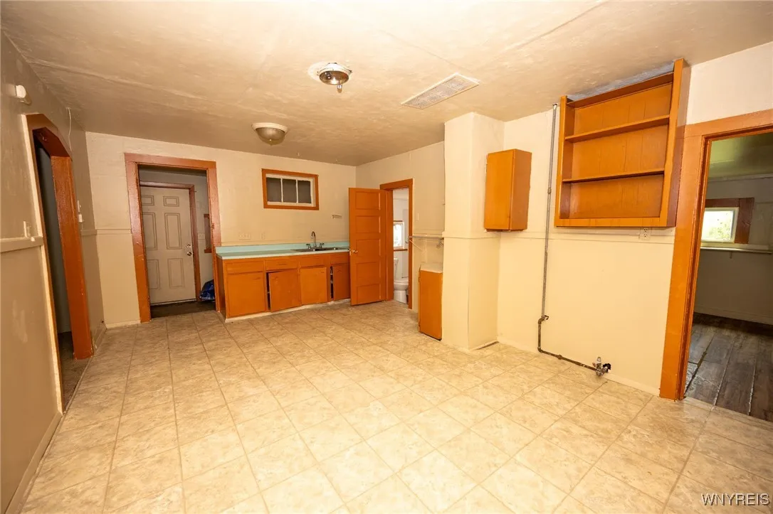 965 Walden Avenue, Buffalo, New York 14211, Buffalo, New York 14211, 5 Bedrooms Bedrooms, ,2 BathroomsBathrooms,Residential,For Sale,965 Walden Avenue, Buffalo, New York 14211,B1609632
