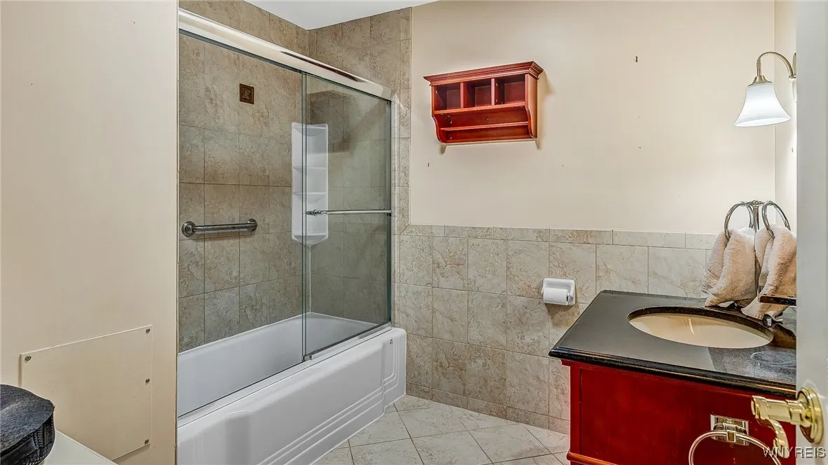 5092 Dana Drive, Lewiston, New York 14092, Lewiston, New York 14092, 3 Bedrooms Bedrooms, 9 Rooms Rooms,2 BathroomsBathrooms,Residential,For Sale,5092 Dana Drive, Lewiston, New York 14092,0,B1612798