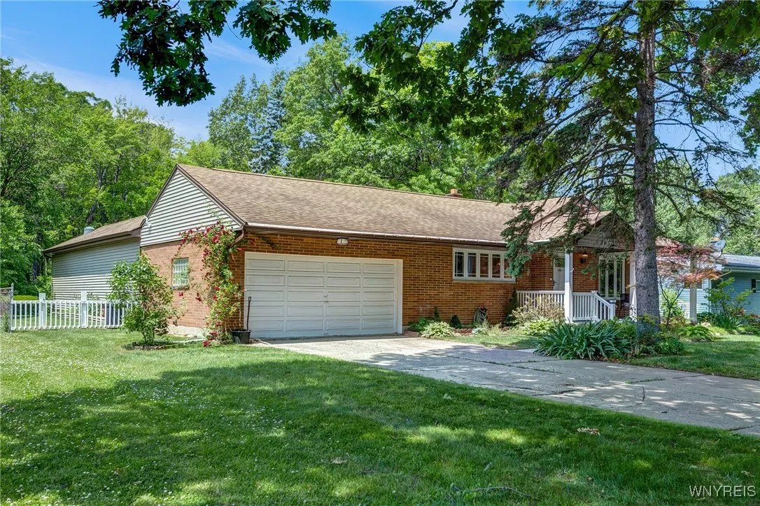 5092 Dana Drive, Lewiston, New York 14092, Lewiston, New York 14092, 3 Bedrooms Bedrooms, 9 Rooms Rooms,2 BathroomsBathrooms,Residential,For Sale,5092 Dana Drive, Lewiston, New York 14092,0,B1612798