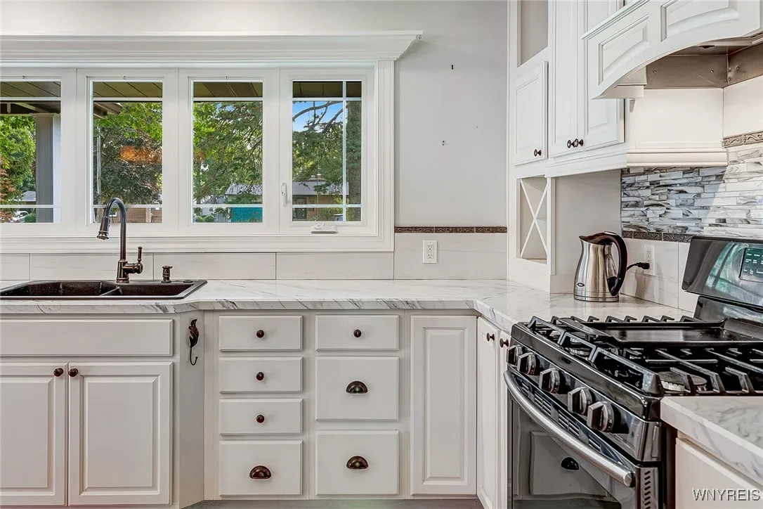 5092 Dana Drive, Lewiston, New York 14092, Lewiston, New York 14092, 3 Bedrooms Bedrooms, 9 Rooms Rooms,2 BathroomsBathrooms,Residential,For Sale,5092 Dana Drive, Lewiston, New York 14092,0,B1612798