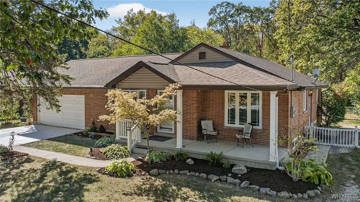 5092 Dana Drive, Lewiston, New York 14092, Lewiston, New York 14092, 3 Bedrooms Bedrooms, 9 Rooms Rooms,2 BathroomsBathrooms,Residential,For Sale,5092 Dana Drive, Lewiston, New York 14092,0,B1612798